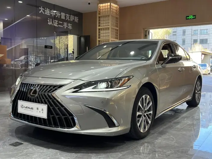 Lexus ES 2020 Model 300h Superior Edition China V – фото 1