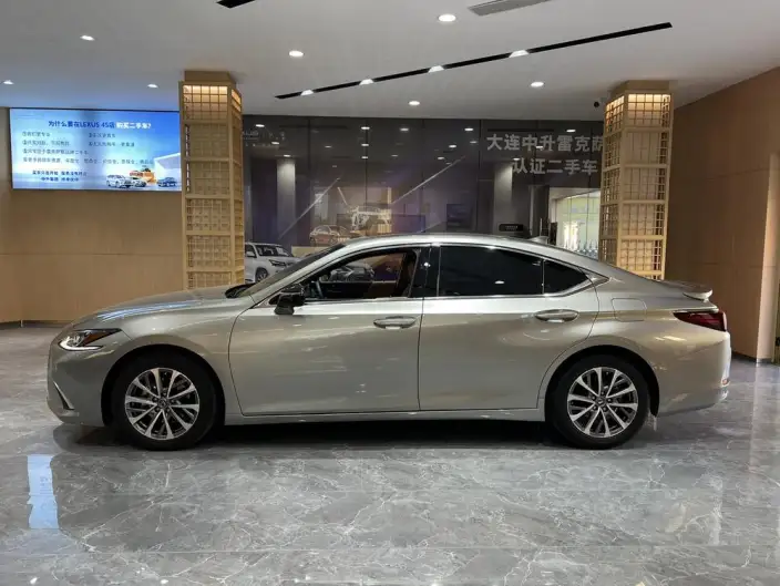 Lexus ES 2020 Model 300h Superior Edition China V – фото 3