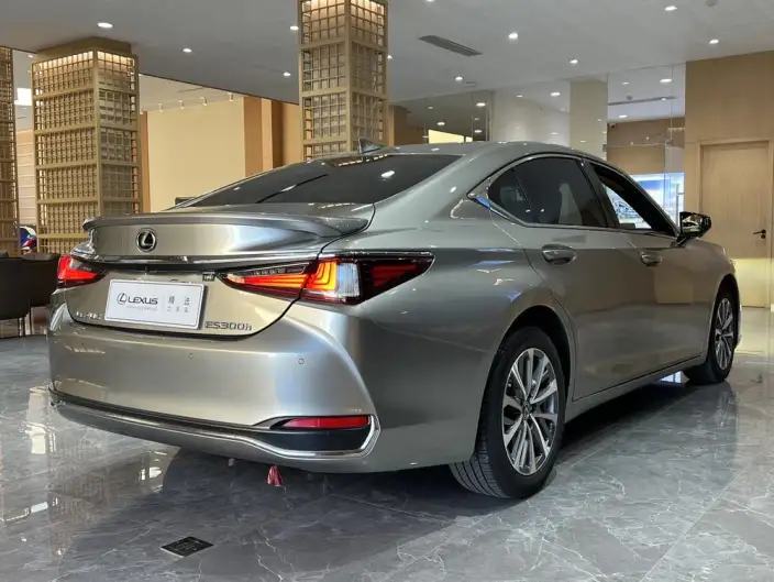 Lexus ES 2020 Model 300h Superior Edition China V – фото 6