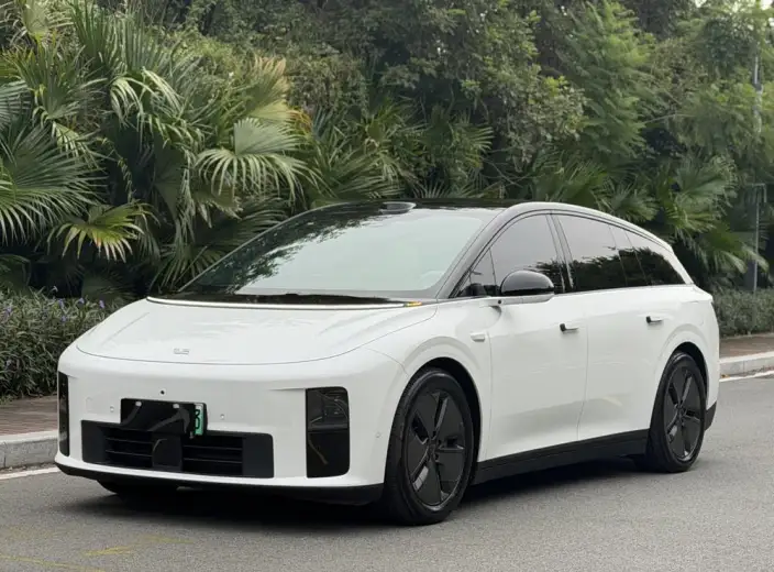 Li Auto i6 2025 Model 2WD Standard Edition – фото 1