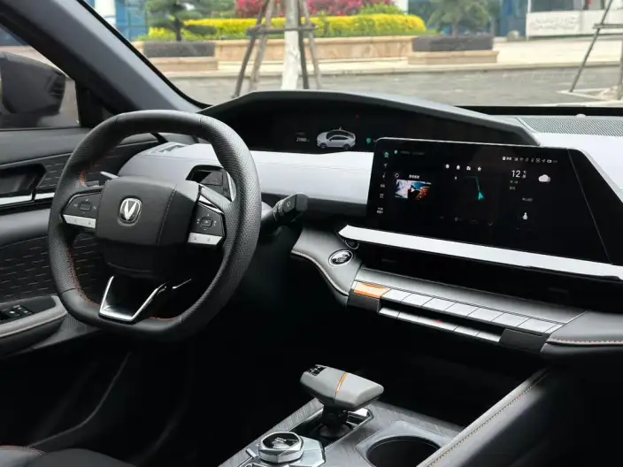 Changan UNI-V 2022 Model 1.5T Noble Model – фото 6
