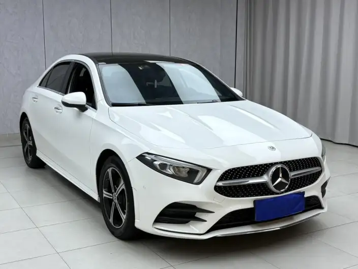 Mercedes-Benz A-class 2022 Model A 200 L Sports sedan Dynamic Edition – фото 3