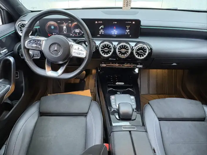 Mercedes-Benz A-class 2022 Model A 200 L Sports sedan Dynamic Edition – фото 7