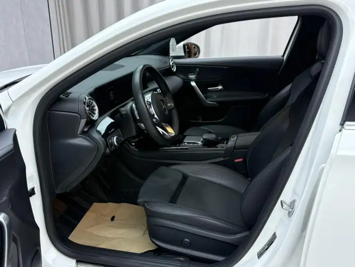 Mercedes-Benz A-class 2022 Model A 200 L Sports sedan Dynamic Edition – фото 8