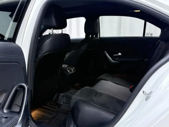 Mercedes-Benz A-class 2022 Model A 200 L Sports sedan Dynamic Edition – фото 9