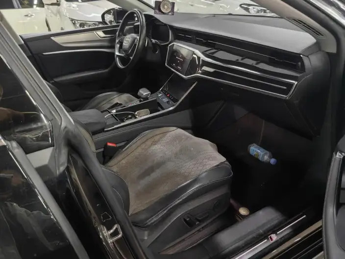 Audi A7 L 2024 Model 45 TFSI Luxury Model – фото 4