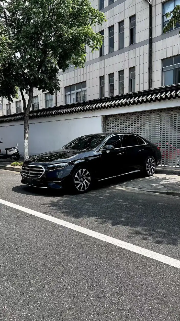Mercedes-Benz E-Class 2024 Model E 300 L Luxury Model sedan – фото 1