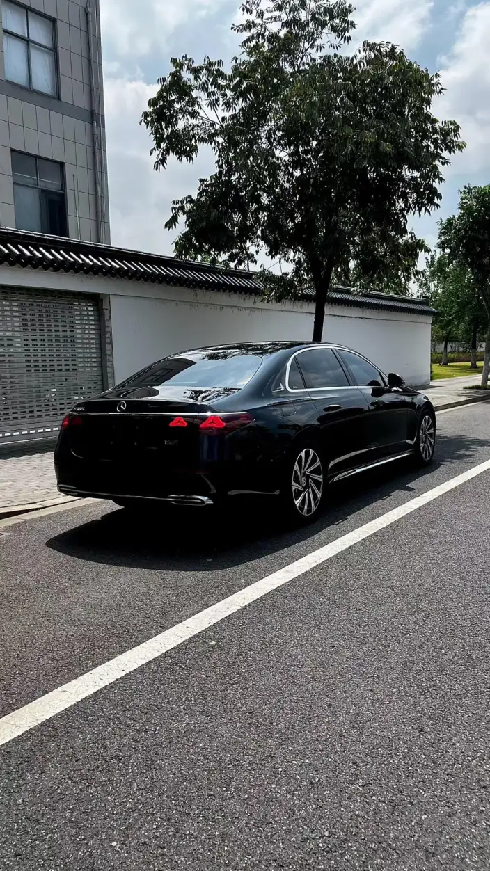 Mercedes-Benz E-Class 2024 Model E 300 L Luxury Model sedan – фото 2
