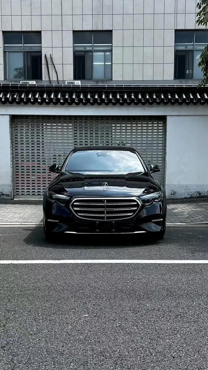 Mercedes-Benz E-Class 2024 Model E 300 L Luxury Model sedan – фото 3