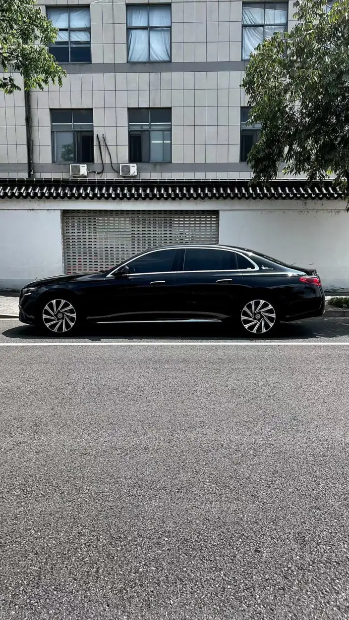 Mercedes-Benz E-Class 2024 Model E 300 L Luxury Model sedan – фото 4