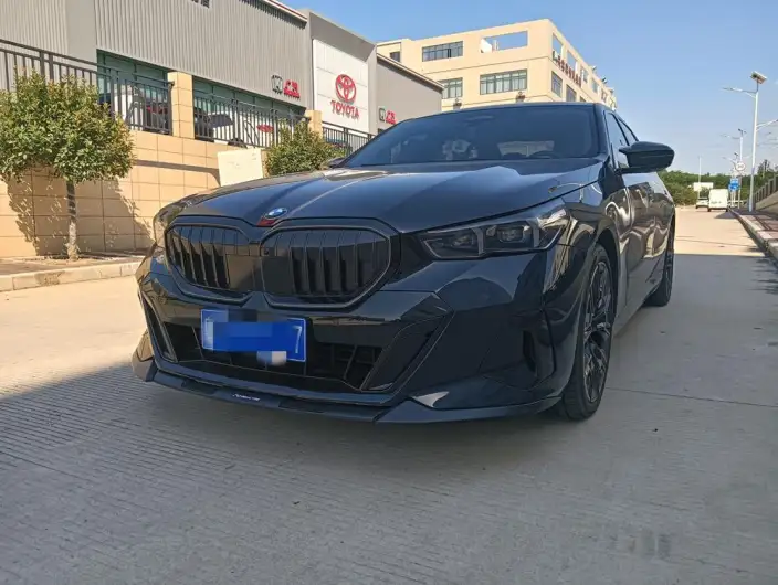 BMW 5 Series 2024 Model 530Li Exclusive Model M Sports Set – фото 1