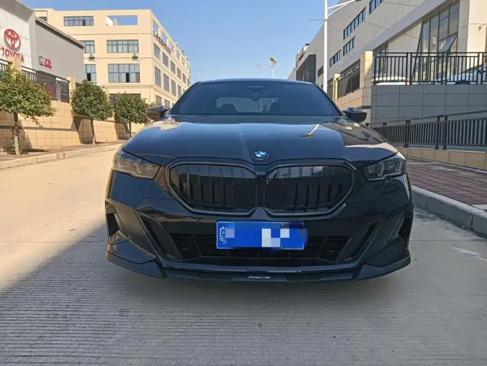 BMW 5 Series 2024 Model 530Li Exclusive Model M Sports Set – фото 2