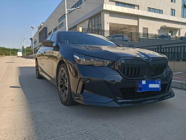 BMW 5 Series 2024 Model 530Li Exclusive Model M Sports Set – фото 3