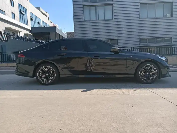 BMW 5 Series 2024 Model 530Li Exclusive Model M Sports Set – фото 6