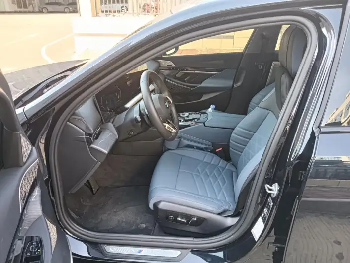 BMW 5 Series 2024 Model 530Li Exclusive Model M Sports Set – фото 8