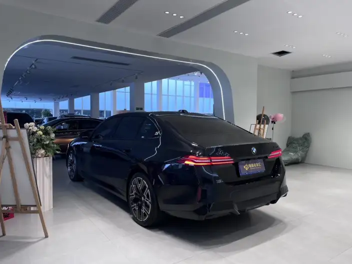 BMW 5 Series 2025 Model Facelift 530Li Exclusive Model M Sports Set – фото 4