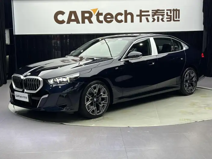 BMW 5 Series 2025 Model 530Li Exclusive Model M Sports Set – фото 1