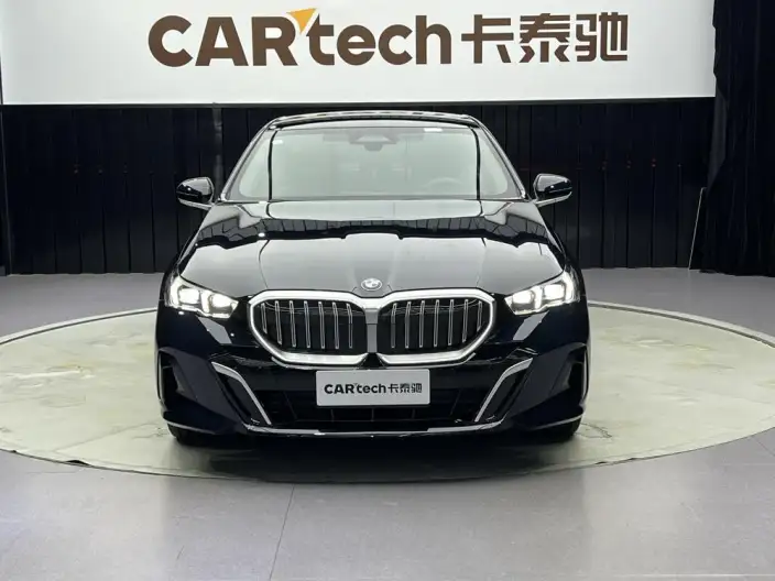BMW 5 Series 2025 Model 530Li Exclusive Model M Sports Set – фото 2