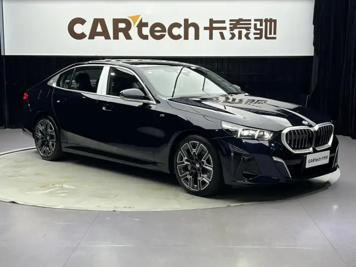 BMW 5 Series 2025 Model 530Li Exclusive Model M Sports Set – фото 3