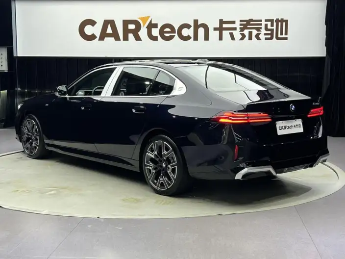 BMW 5 Series 2025 Model 530Li Exclusive Model M Sports Set – фото 5