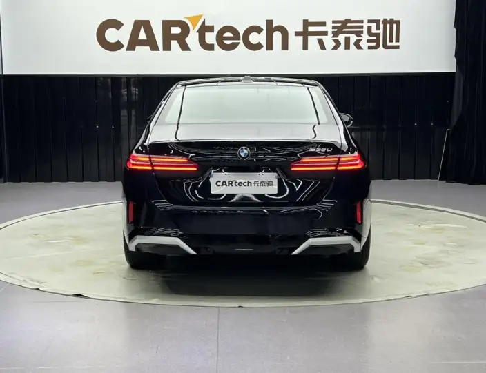 BMW 5 Series 2025 Model 530Li Exclusive Model M Sports Set – фото 6
