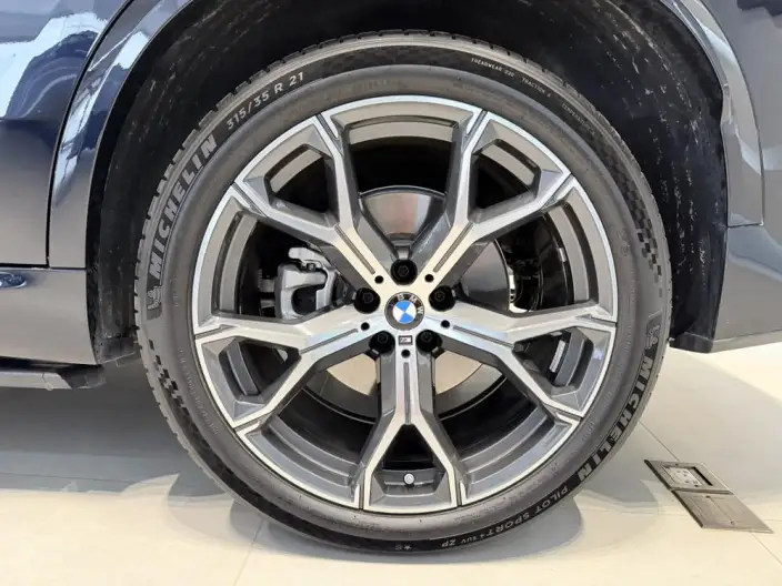 BMW X5 2025 Model xDrive30Li Exclusive Model M Sports Night Set – фото 6