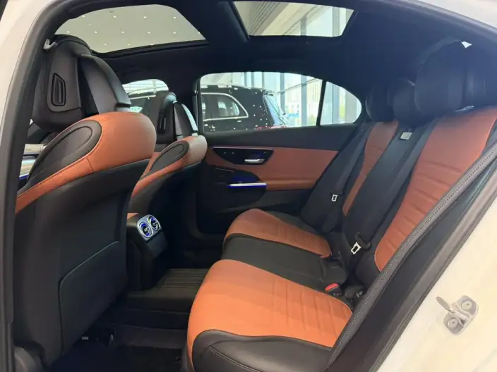 Mercedes-Benz C-Class PHEV 2024 Model C 350 eL – фото 7