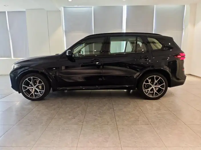 BMW X5 2025 Model xDrive30Li Exclusive Model M Sports Night Set – фото 4
