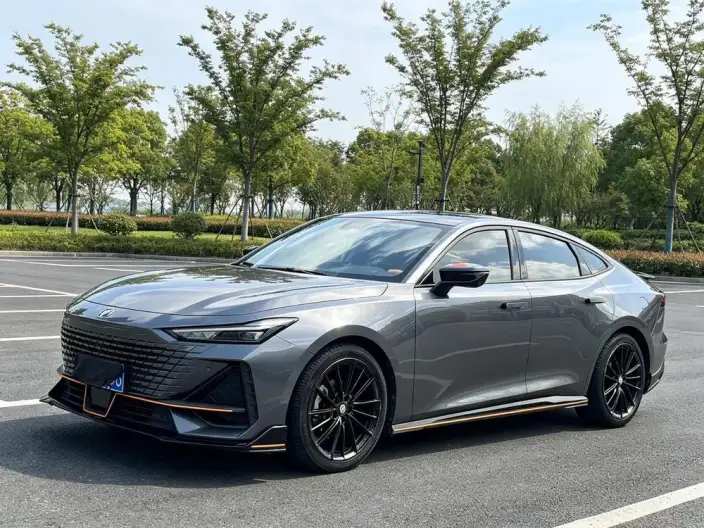 Changan UNI-V 2022 Model 1.5T Sports Edition – фото 1