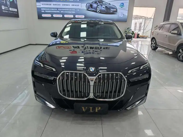 BMW 7 Series 2023 Model 735Li M Sports Set – фото 2