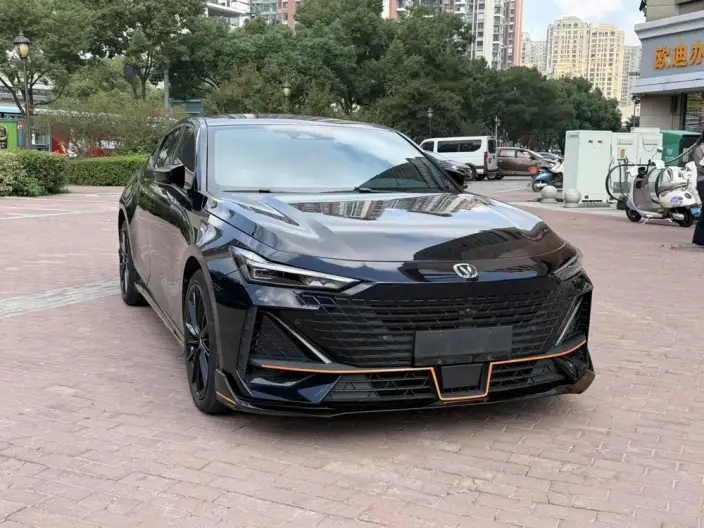 Changan UNI-V 2023 Model 1.5T Sports Edition – фото 3