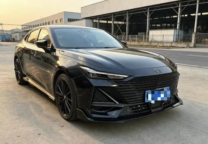 Changan UNI-V 2023 Model 1.5T Sports Edition – фото 3