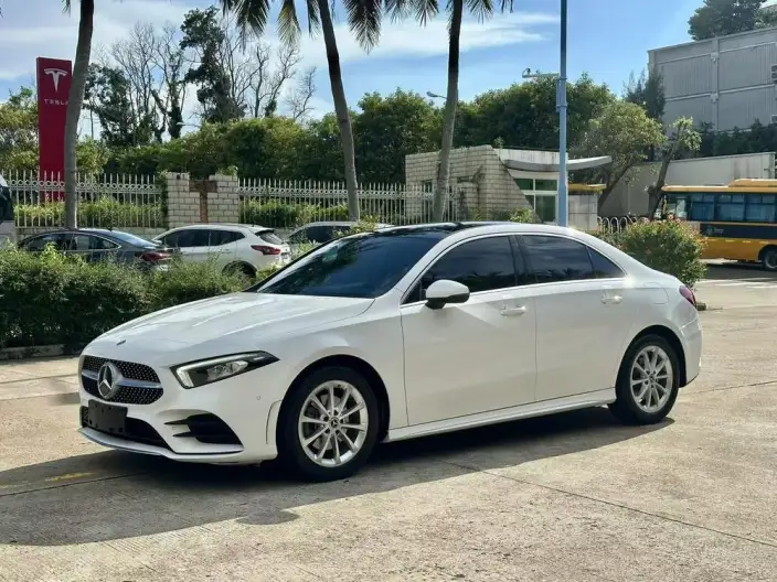 Mercedes-Benz A-class 2022 Model Facelift II A 200 L Sports sedan Fashion Edition – фото 1