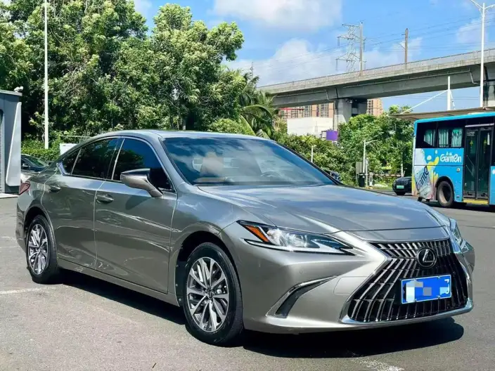 Lexus ES 2022 Model 200 Superior Edition – фото 3