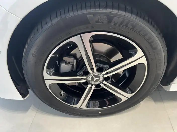Mercedes-Benz A-class 2023 Model A 200 L Sports sedan Fashion Edition – фото 8