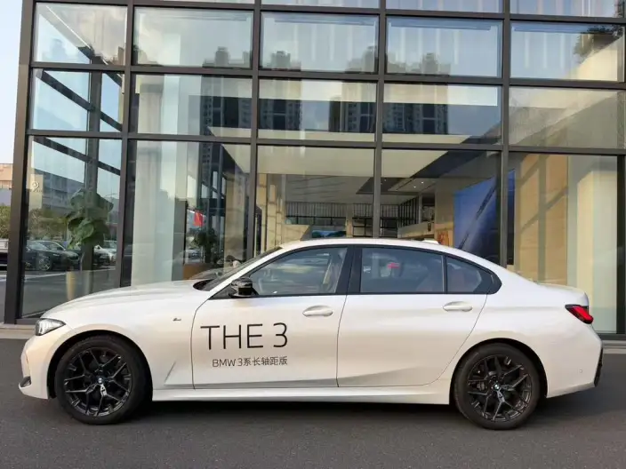 BMW 3 Series 2025 Model 330Li M Sports Night Set – фото 3