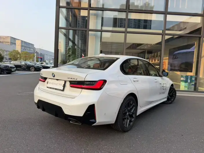 BMW 3 Series 2025 Model 330Li M Sports Night Set – фото 5