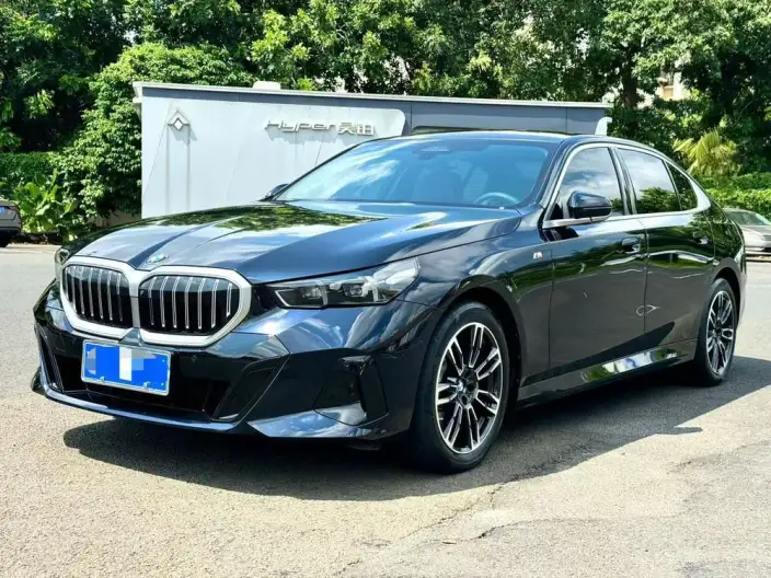 BMW 5 Series 2025 Model Facelift 530Li Leading Model M Sports Set – фото 1