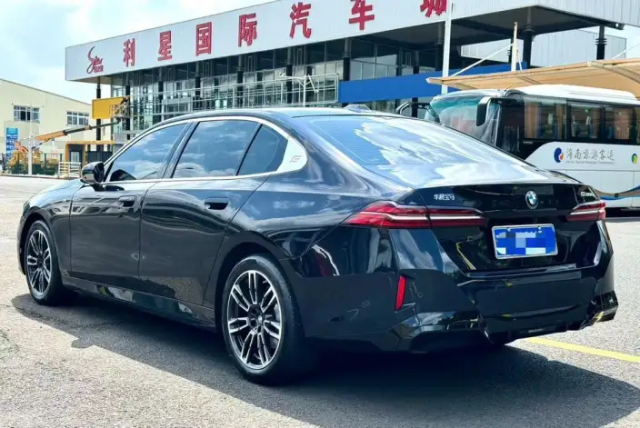 BMW 5 Series 2025 Model Facelift 530Li Leading Model M Sports Set – фото 4