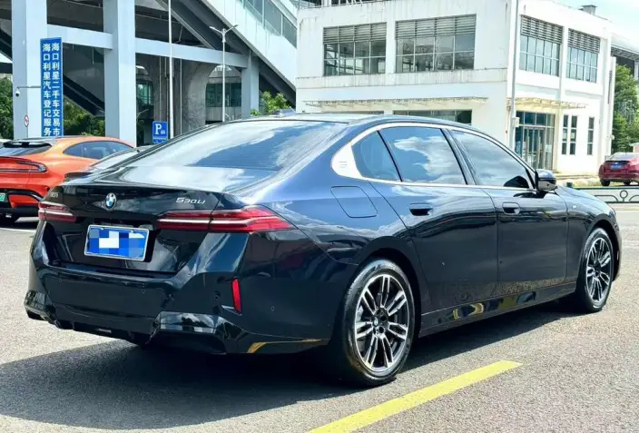 BMW 5 Series 2025 Model Facelift 530Li Leading Model M Sports Set – фото 6