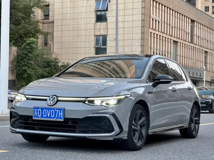 Volkswagen Golf 2023 Model 280TSI DSG R-Line Lite – фото 1
