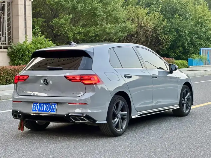 Volkswagen Golf 2023 Model 280TSI DSG R-Line Lite – фото 3