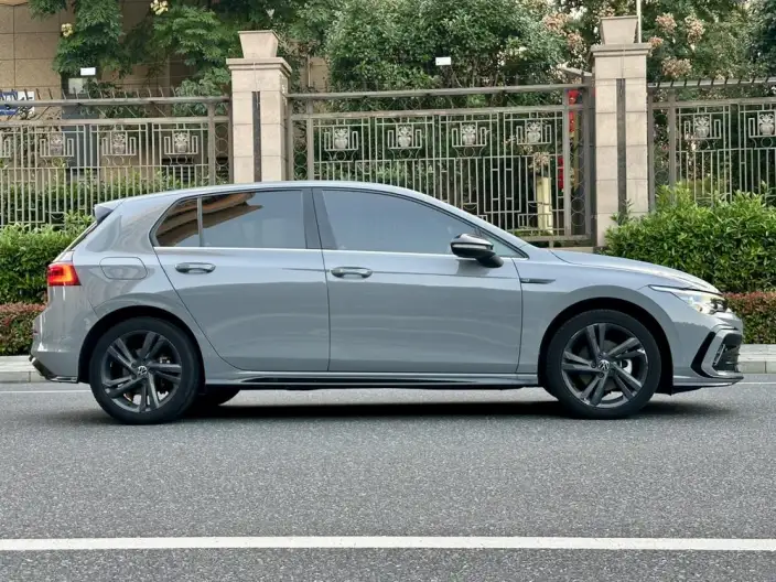Volkswagen Golf 2023 Model 280TSI DSG R-Line Lite – фото 4
