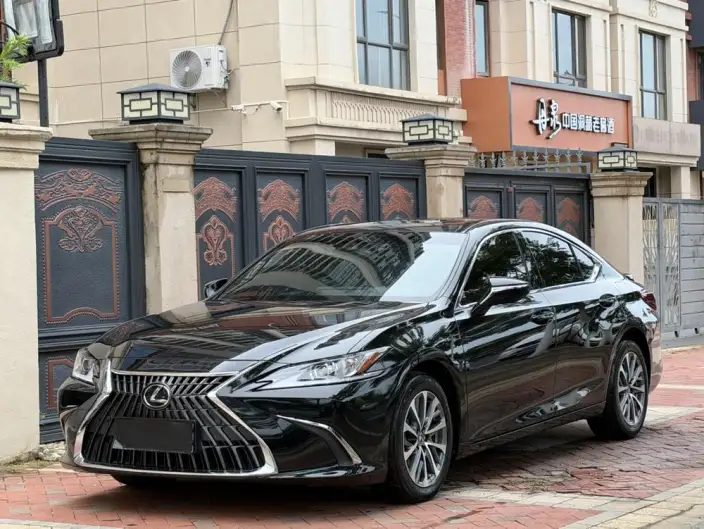 Lexus ES 2022 Model 300h Superior Edition – фото 1