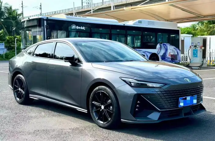 Changan UNI-V 2023 Model 1.5T Noble Model – фото 3
