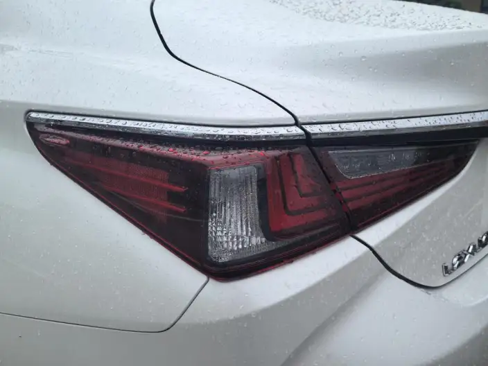 Lexus ES 2024 Model 200 Premium – фото 9