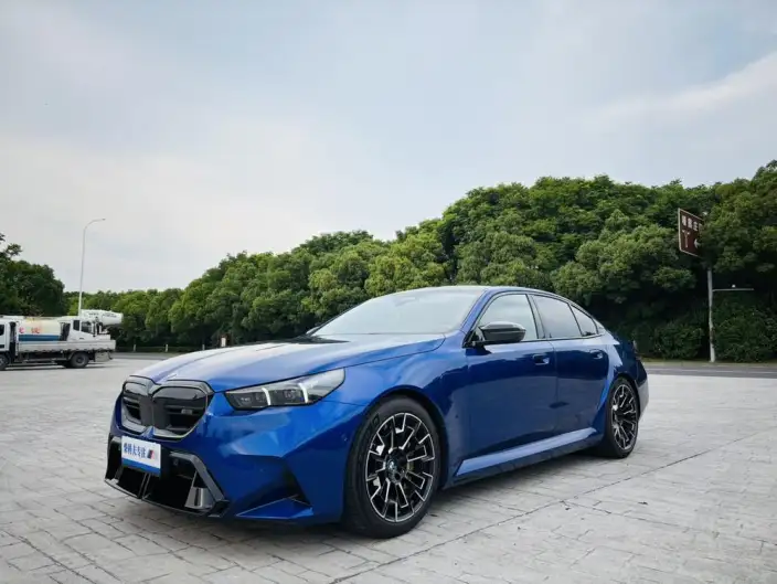BMW M5 PHEV 2025 Model M5 – фото 1