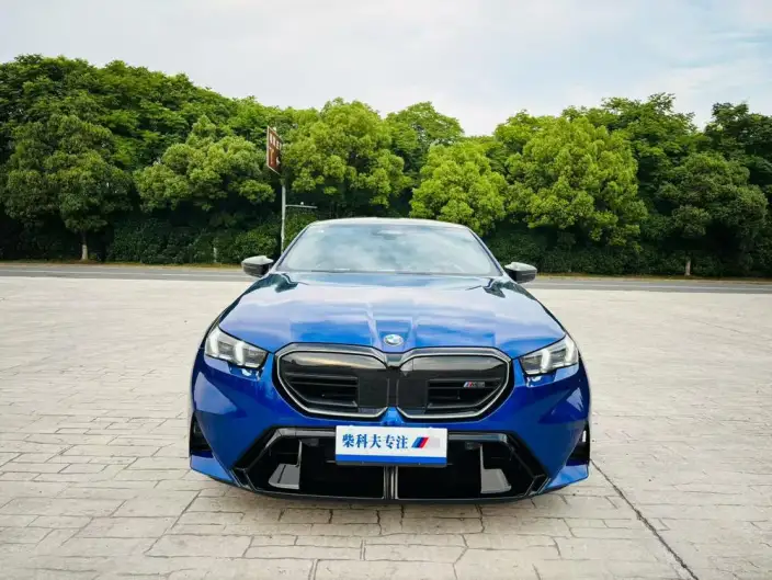 BMW M5 PHEV 2025 Model M5 – фото 2