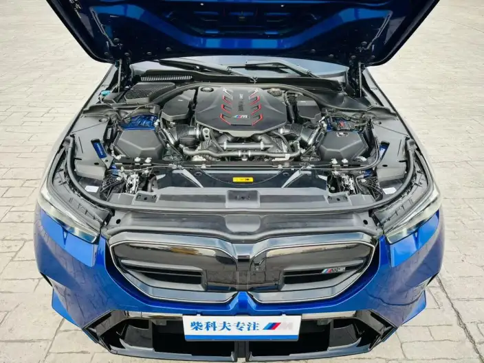 BMW M5 PHEV 2025 Model M5 – фото 5