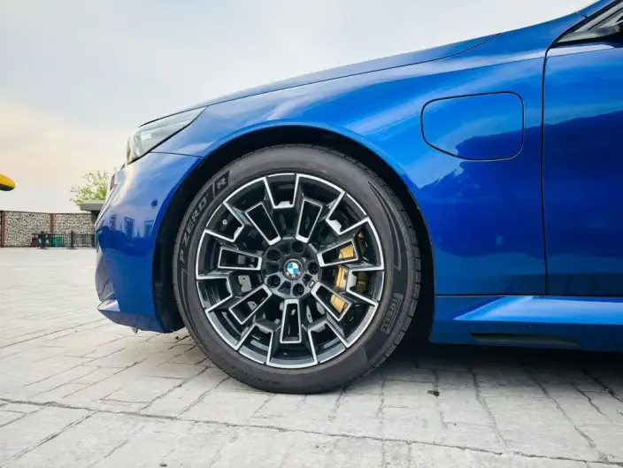 BMW M5 PHEV 2025 Model M5 – фото 6